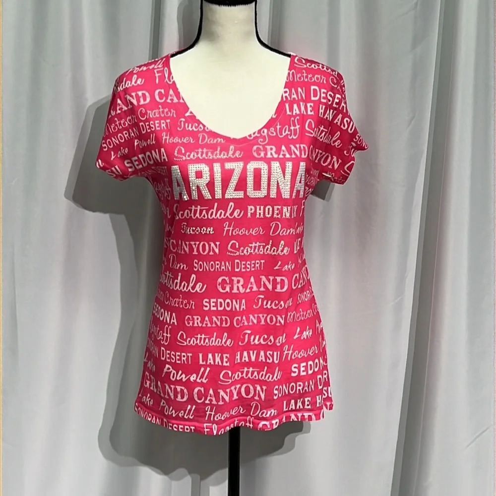 Sweet Gisele Hot Pink ARIZONA Tourist Cities V-Neck Tee - size Medium